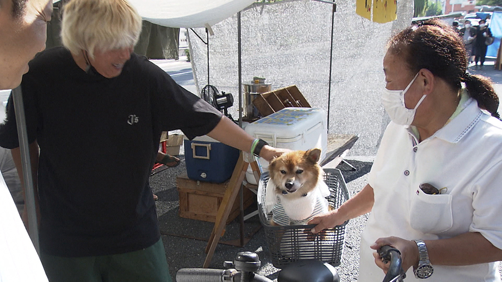 人間も動物も常連さん。